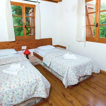 Case de vacanță Beautiful In Paphos With 3 Bedrooms, Outdoor Swimming Pool And Swimming Pool Miliou